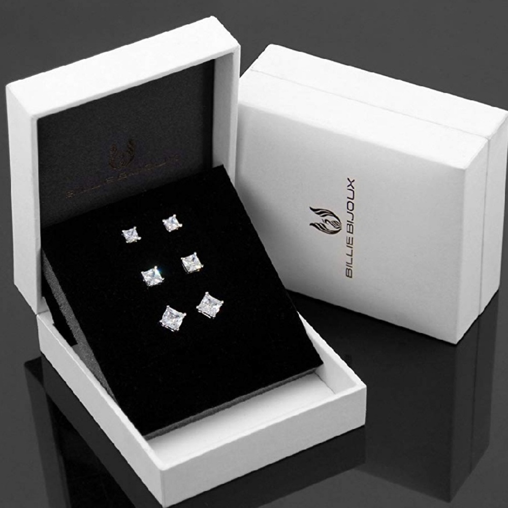 A set of 3 stud earrings